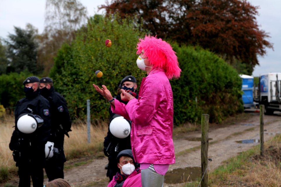 Ende Gelände Orange finger 2020-09-26 182