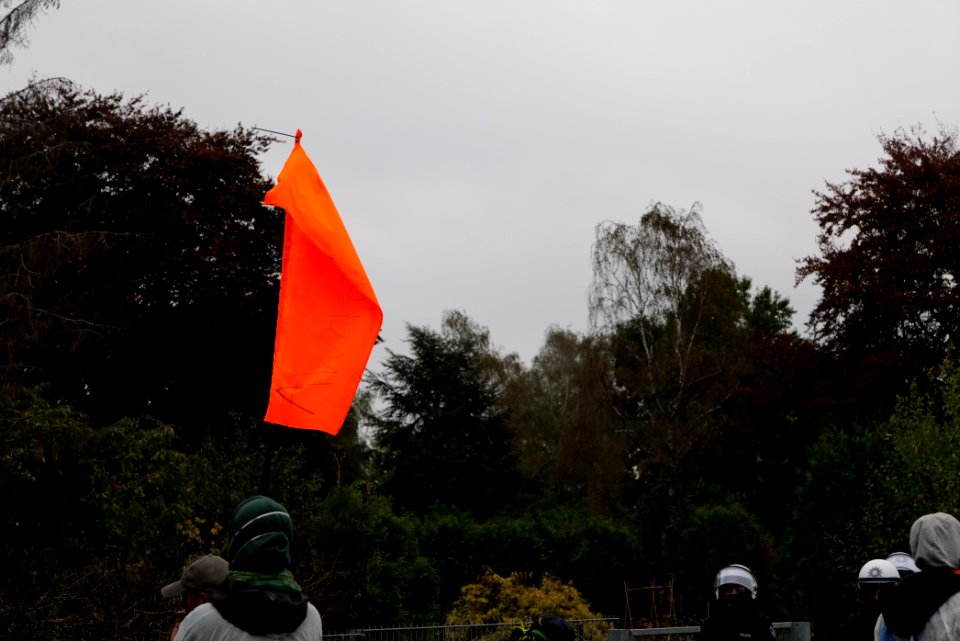 Ende Gelände Orange finger 2020-09-26 175