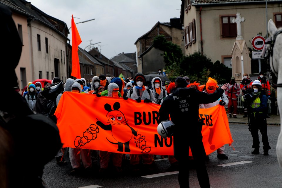 Ende Gelände Orange finger 2020-09-26 103