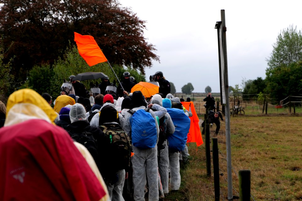 Ende Gelände Orange finger 2020-09-26 126