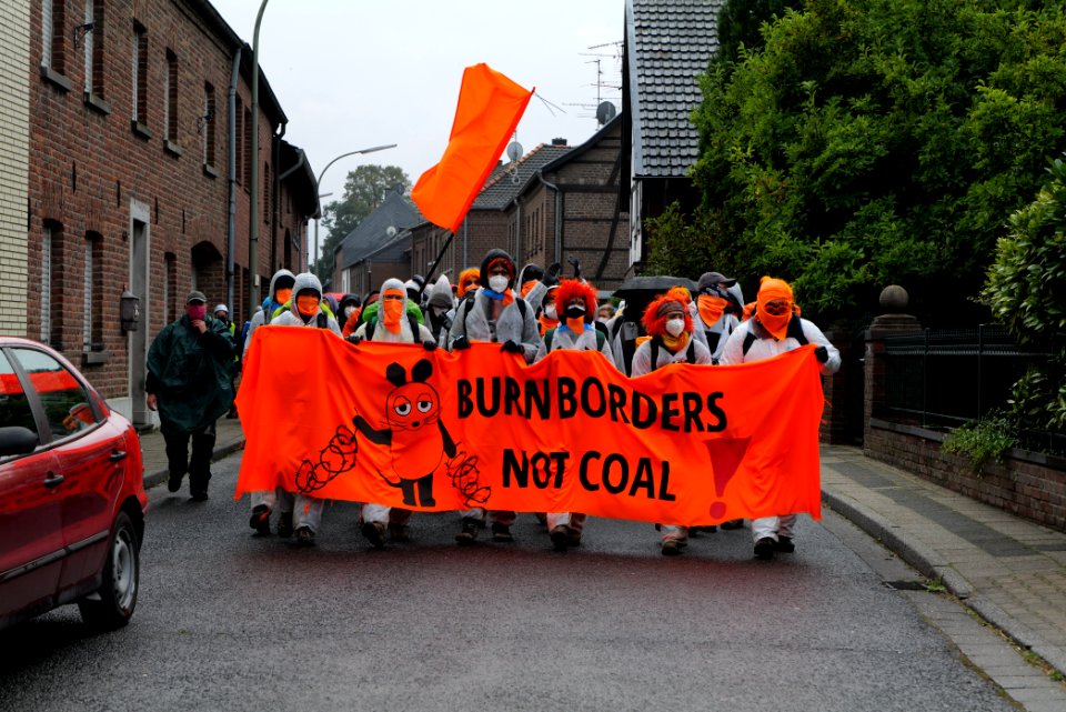 Ende Gelände Orange finger 2020-09-26 78