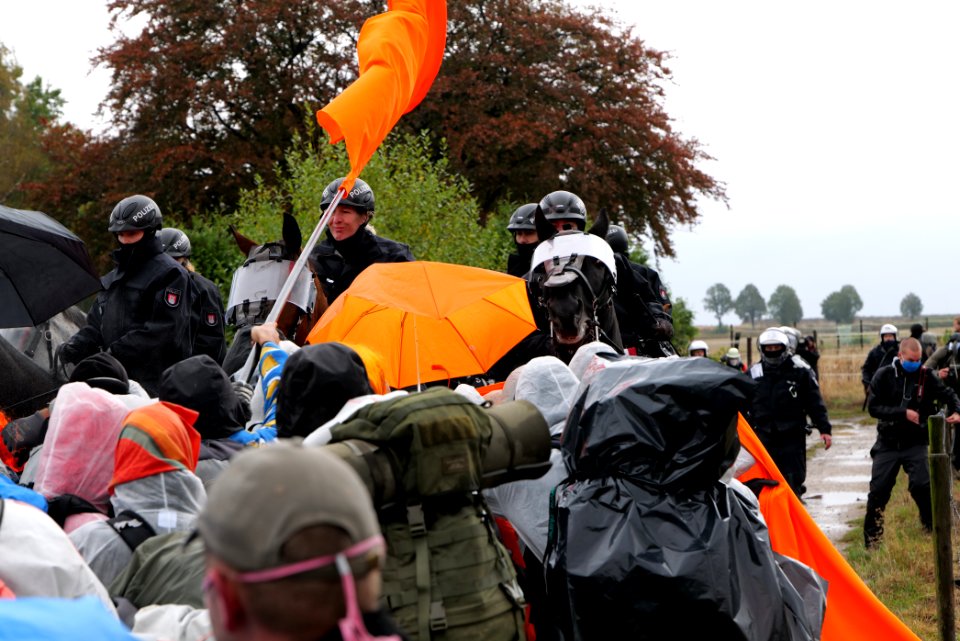 Ende Gelände Orange finger 2020-09-26 131