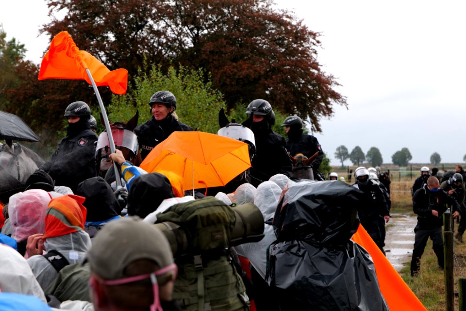 Ende Gelände Orange finger 2020-09-26 130