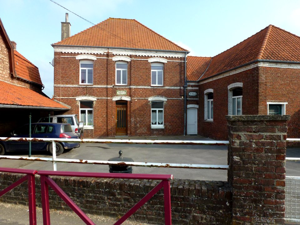 Enquin-les-Mines (Pas-de-Calais, Fr) ancienne école
