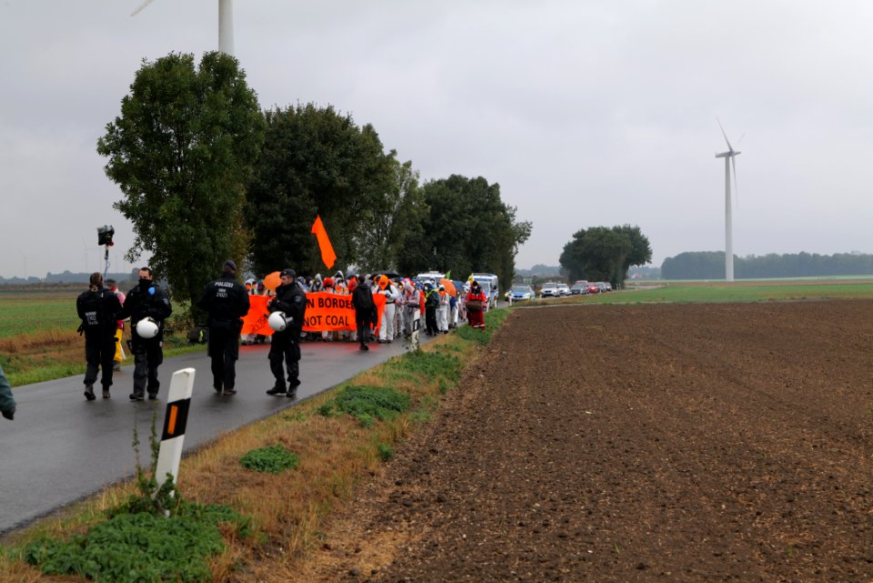 Ende Gelände Orange finger 2020-09-26 51