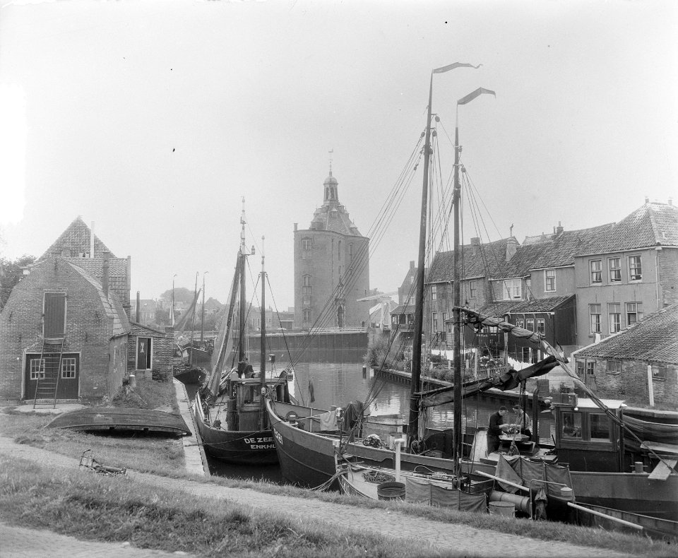 Enkhuizen 600 jaar, havengezicht met drommedaris, Bestanddeelnr 907-2854