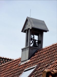 Enschede, voormalig klooster Dolphia, klokkenstoel van kloosterkerk achter Bernadettekerk