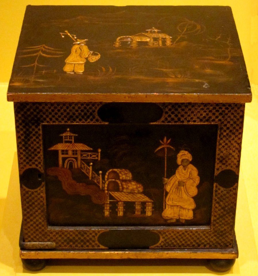 English box, 18th-19th century, wood with black and gold lacquer and a penwork interior, HAA