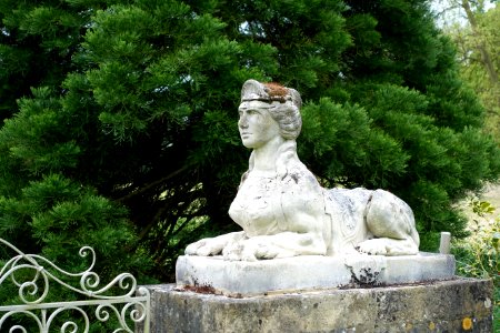English sphinx - Buscot Park Gardens - Oxfordshire, England - DSC00295