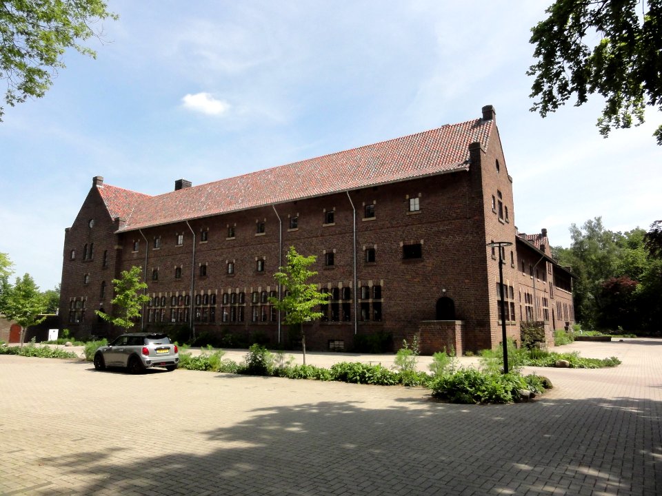 Enschede, voormalig klooster Dolphia, gezien vanaf Dolphiaweg