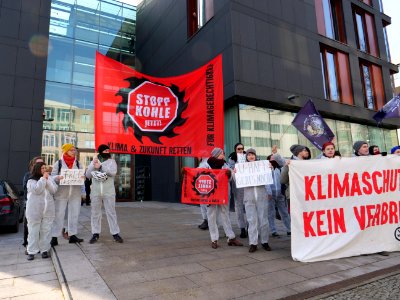 Ende Gelände solidarity action at the representative office of Brandenburg 03