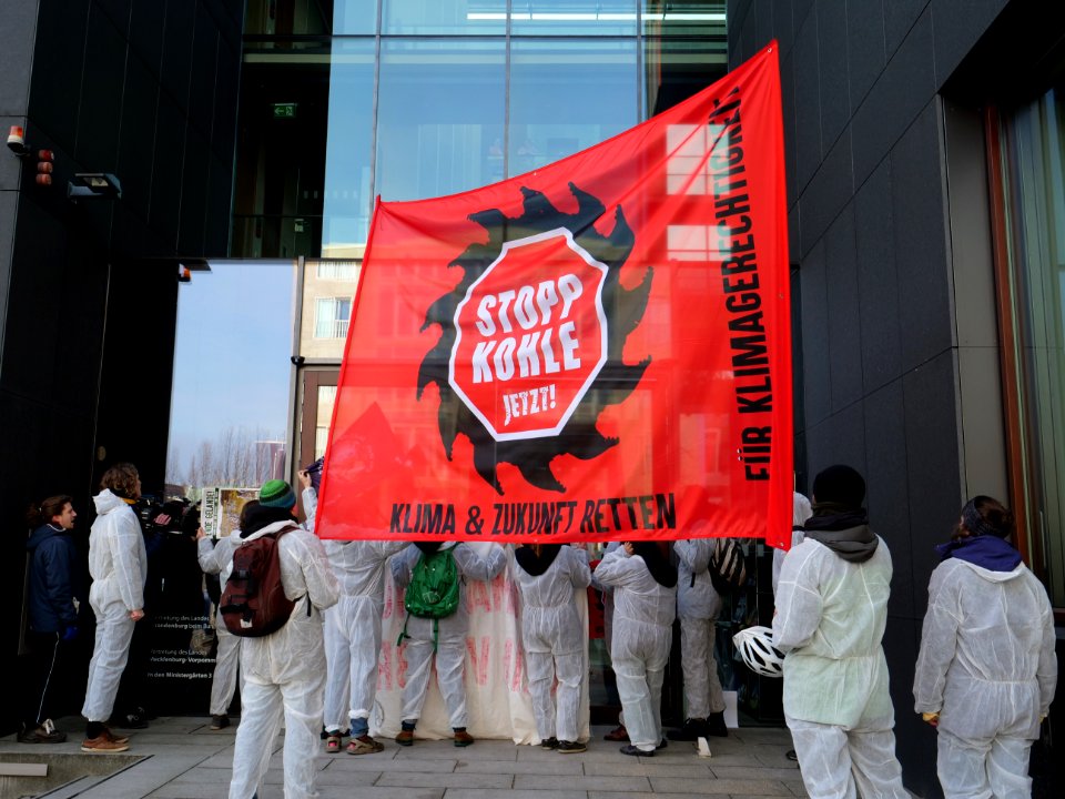 Ende Gelände solidarity action at the representative office of Brandenburg 12
