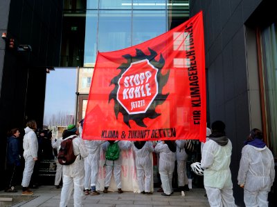 Ende Gelände solidarity action at the representative office of Brandenburg 12