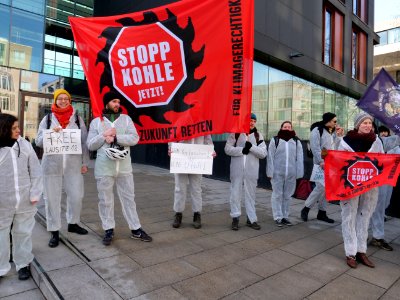 Ende Gelände solidarity action at the representative office of Brandenburg 08