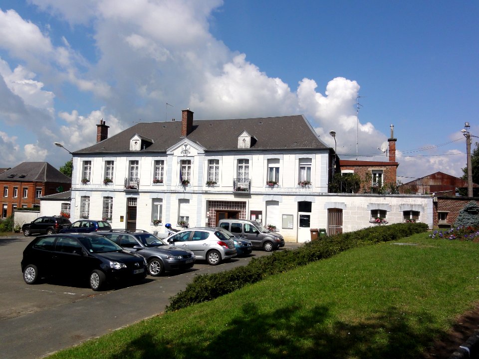 Englefontaine (Nord, Fr) mairie, postes, salle des fêtes