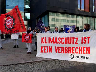 Ende Gelände solidarity action at the representative office of Brandenburg 09