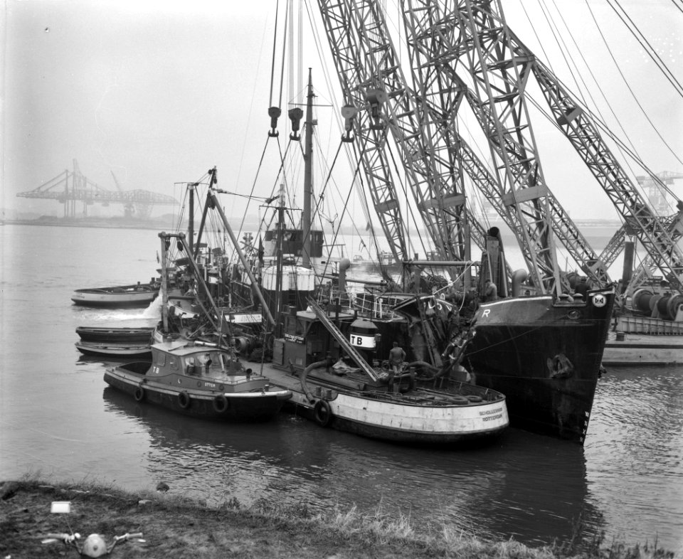 Engels schip Plover , weer boven water, Bestanddeelnr 913-1755