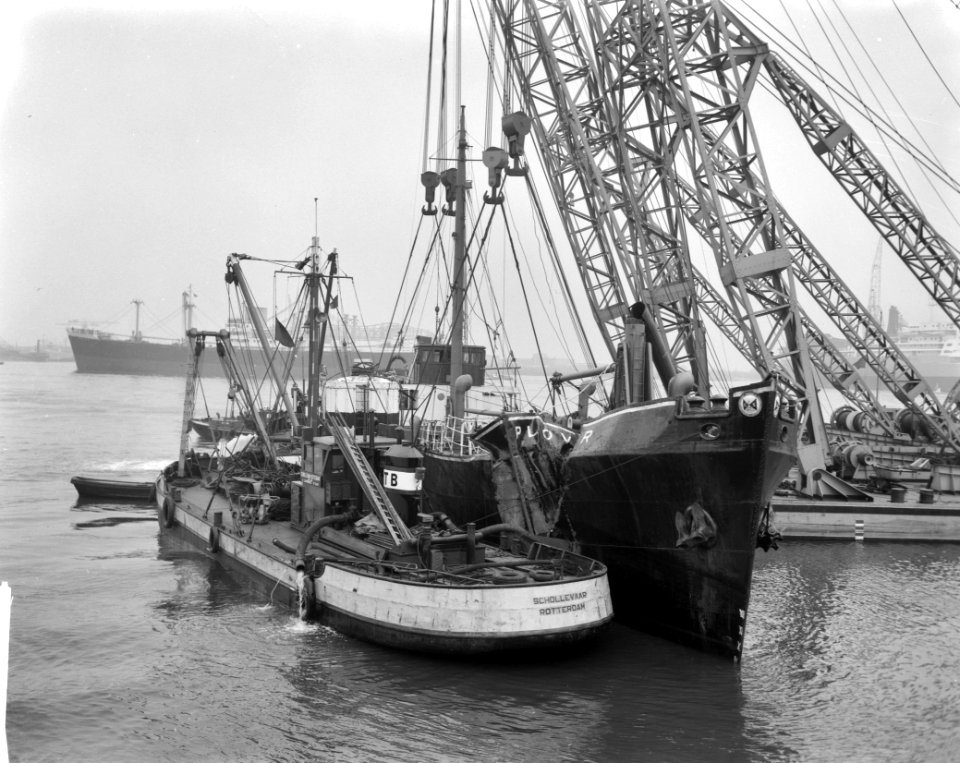 Engels schip Plover , weer boven water, Bestanddeelnr 913-1752
