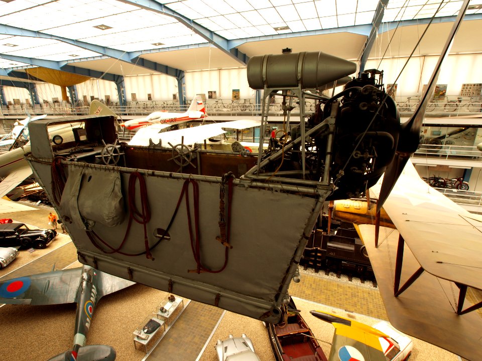 Engine nacelle of type K observation balloon pic2