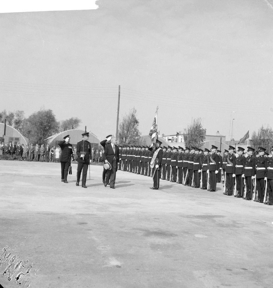 Engels garnizoen in Hoek van Holland opgeheven. Sir Noble Britse ambassadeur i, Bestanddeelnr 912-9748