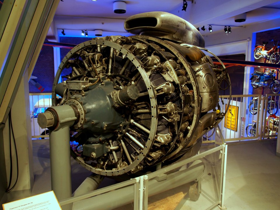 Engine Nr 700 228, DC-7B pic1 Teknikens och Sjöfartens hus, Science and Maritime House