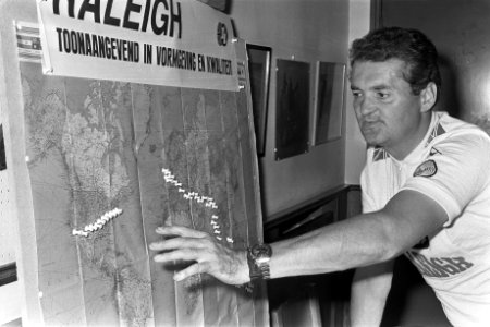 Engelsman Pete Duker start voor fietstocht over wereld Amsterdam, Bestanddeelnr 924-8914