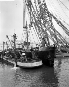 Engels schip Plover , weer boven water, Bestanddeelnr 913-1753