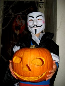Enfant demandant des bonbons pour halloween