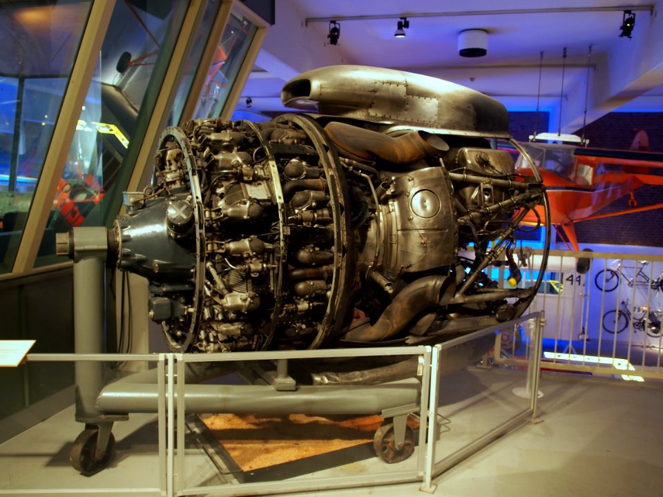 Engine Nr 700 228, DC-7B pic2 Teknikens och Sjöfartens hus, Science and Maritime House
