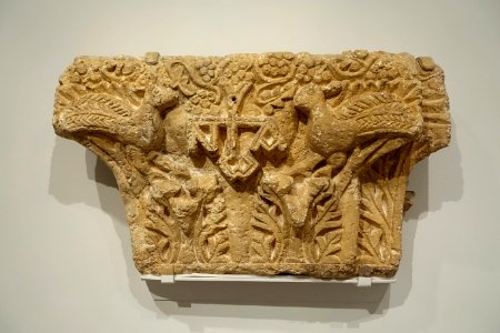 Engaged pilaster capital with monogram IOANoY flanked by peacocks, Egypt, late 6th to early 7th century AD, limestone - Sackler Museum - Harvard University - DSC01670