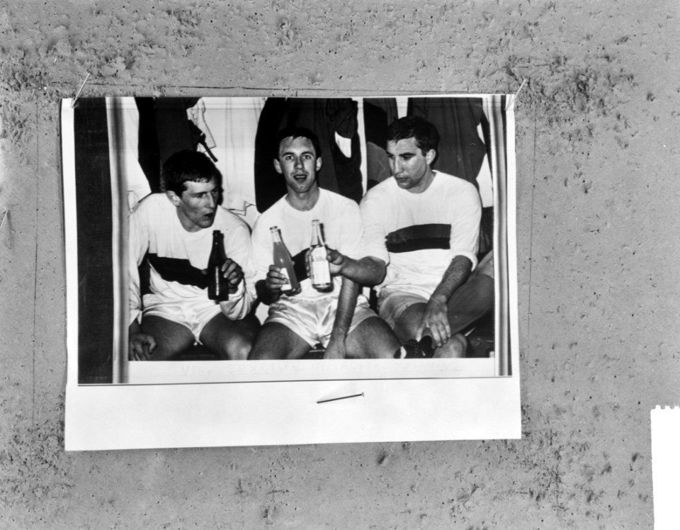 Europacup Lyn tegen DWS 1-3 te Oslo, in de kleedkamer v.l.n.r. Geurtsen, Holland, Bestanddeelnr 917-1419