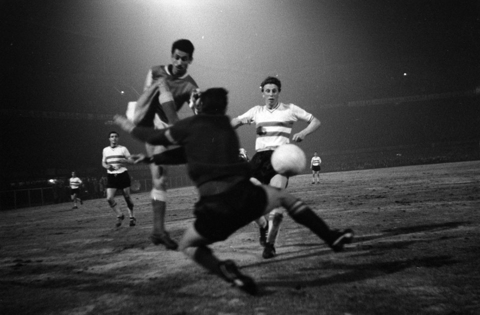 Europa Cup 1. Feyenoord tegen Reims 1-1. Keeper Eddy Pieters Graafland stopt sch, Bestanddeelnr 914-9206