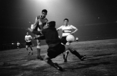 Europa Cup 1. Feyenoord tegen Reims 1-1. Keeper Eddy Pieters Graafland stopt sch, Bestanddeelnr 914-9206