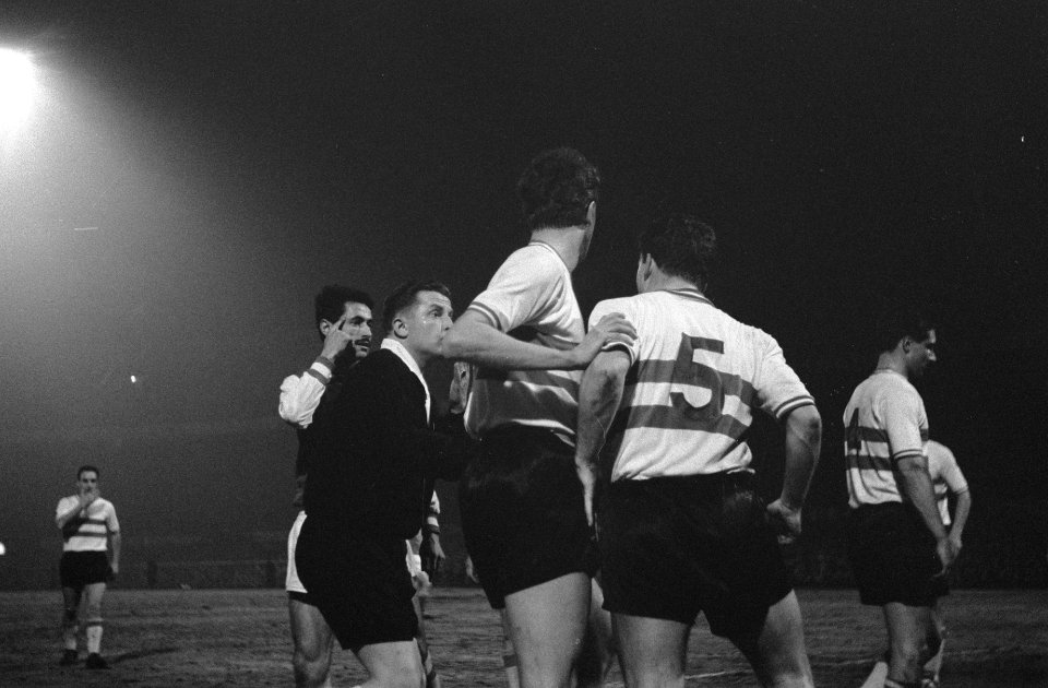 Europa Cup 1. Feyenoord tegen Reims 1-1. Onenigheid tussen spelers, Bestanddeelnr 914-9236