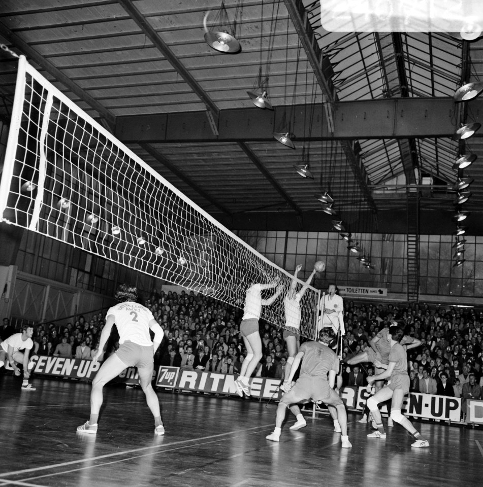 Europa Cup Volleybal Delta Lloyd AMVJ tegen Steana Boekarest 0-3, Bestanddeelnr 924-0712