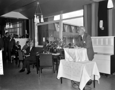 Euromotel geopend door wethouder mr. H.F.C. van Wijck , tijdens openingsrede, Bestanddeelnr 914-0940