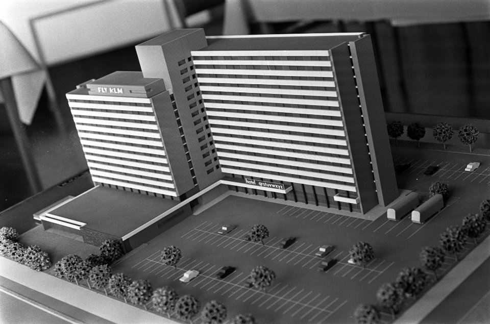 Europa Hotel aan Europaboulevard. Architect van dit hote dhr. E. F. Groosman . M, Bestanddeelnr 921-2024