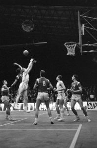 Europa Cup Basketbal. Haarlem Flamingo's -Vorwärts Leipzig (70-75). Spelmoment, Bestanddeelnr 921-8582
