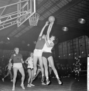 Europacup Basketbal Amsterdamse basketbalvereniging AMVJ tegen Slavia 64-82 aa, Bestanddeelnr 918-5775