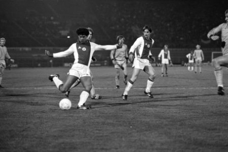 Europacup I Ajax tegen Bayern Munchen , Ajax-speler Rijkaard gaat hier tweede do, Bestanddeelnr 931-1312