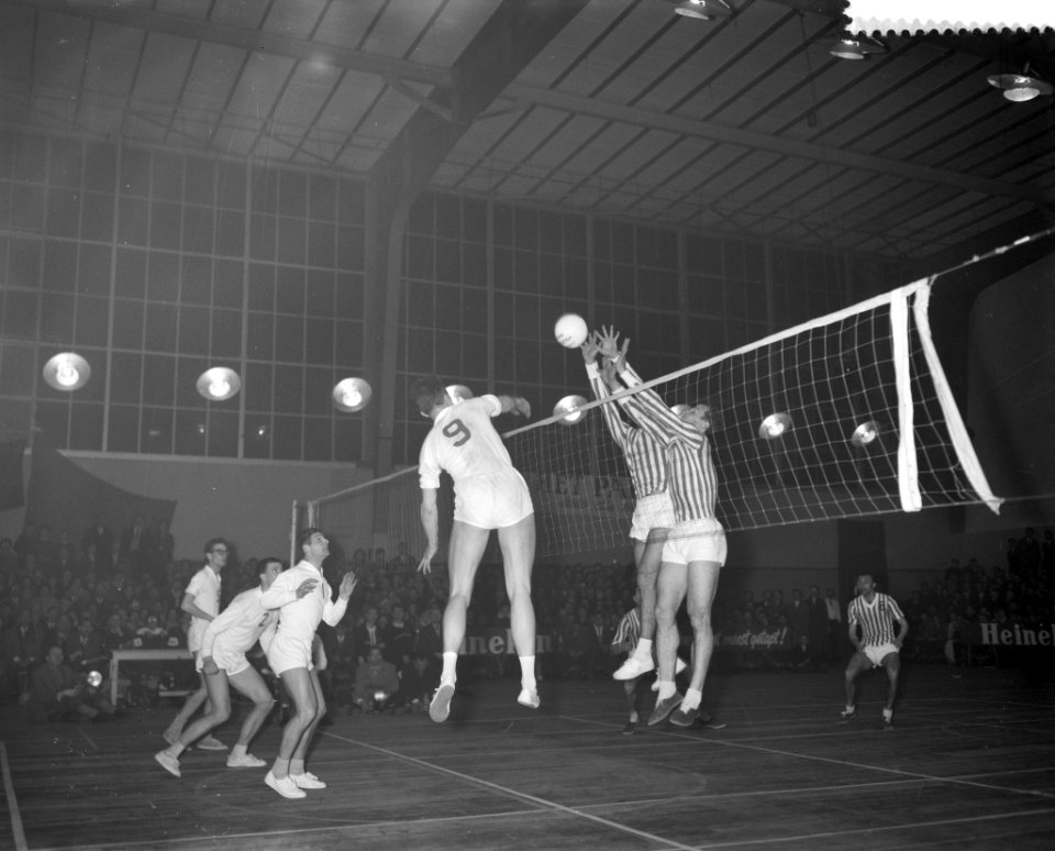 Europa-Cup volleybal MVC-Reva tegen Rapid Bucarest, Bestanddeelnr 912-2437