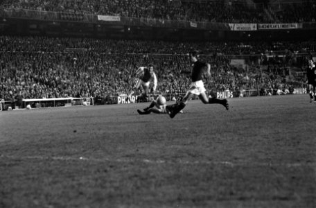 Europacupfinale te Madrid. Ajax tegen AC Milaan 1-4, Inge Danielson isn duel, Bestanddeelnr 922-4661