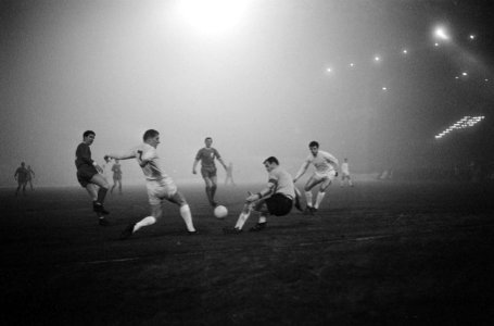 Europacup I. Ajax tegen Liverpool 5-1, spelmomenten, aanval Liverpool. Vlnr. To…, Bestanddeelnr 919-8582