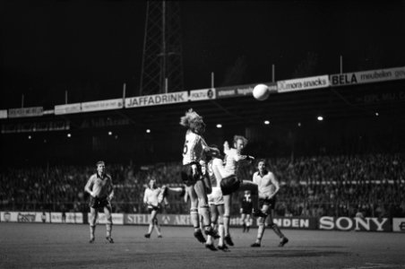 Europa Cup I Ajax tegen Lillestrom, Geels (achter Hammer no 5) kopt het tweede , Bestanddeelnr 929-3709