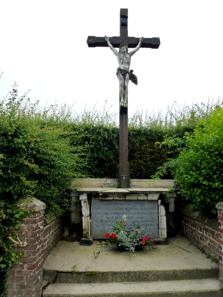 Estrée-Blanche (Pas-de-Calais, Fr) double mémorial de guerre, B calvaire (face à A)
