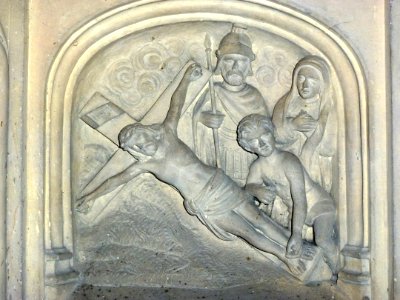 Estrée-Blanche (Pas-de-Calais, Fr) église, autel, relief descente de la crois