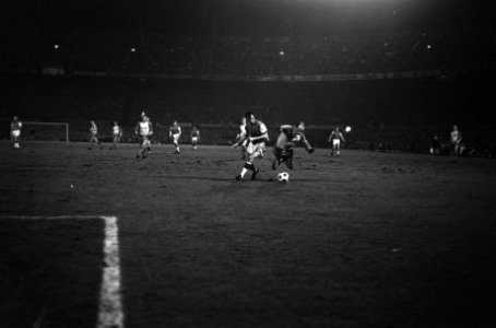 Europacup 1. Feyenoord tegen Vorwarts Berlin 2-0. Moulijn (links) in duel met Fr, Bestanddeelnr 923-3598