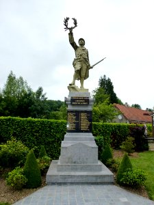 Estrée-Blanche (Pas-de-Calais, Fr) monument aux morts