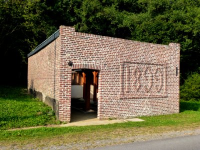Eteignières (Ardennes) lavoir extérieur