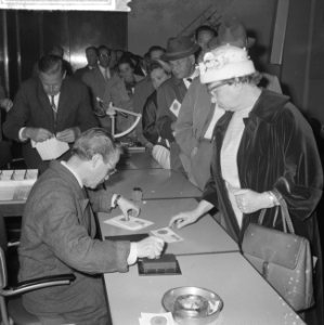 Europa-zegels in Krasnapolski, filatelistenbeurs geopend, Bestanddeelnr 914-3189
